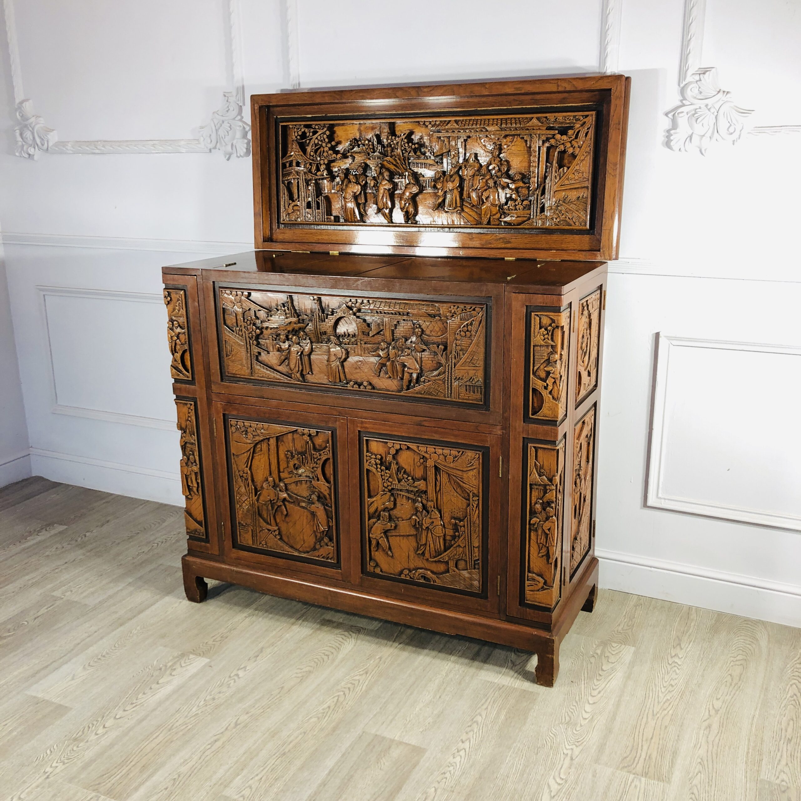 Винтажный бар в стиле шинуазри,1960-е годы.