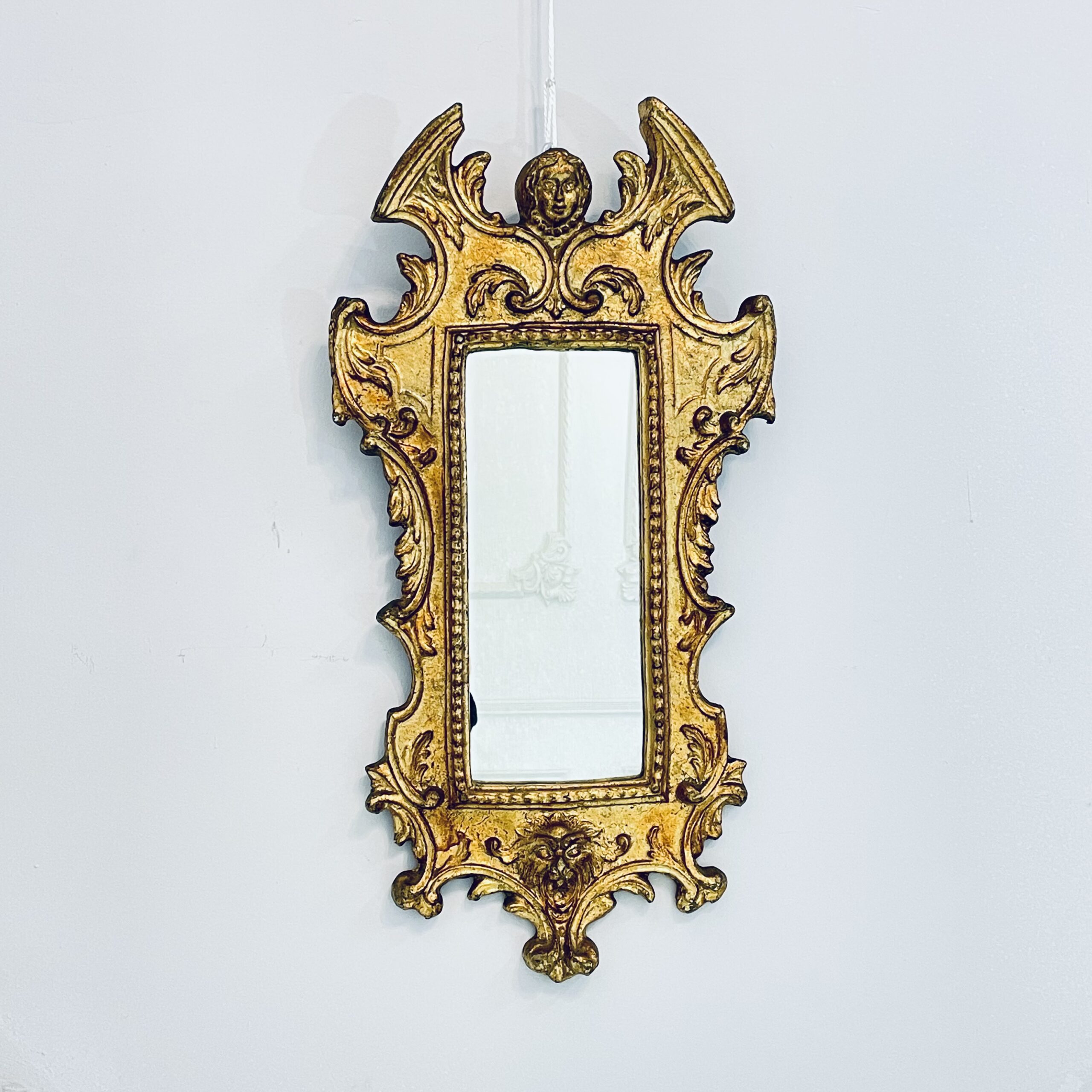 Антикварное зеркало.