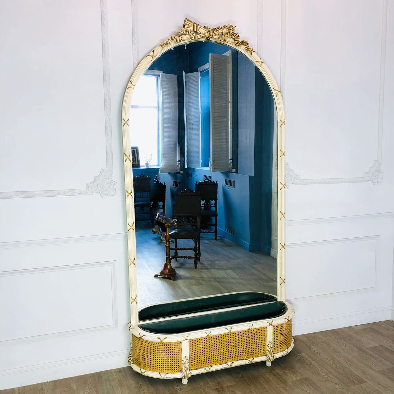 Антикварное зеркало.