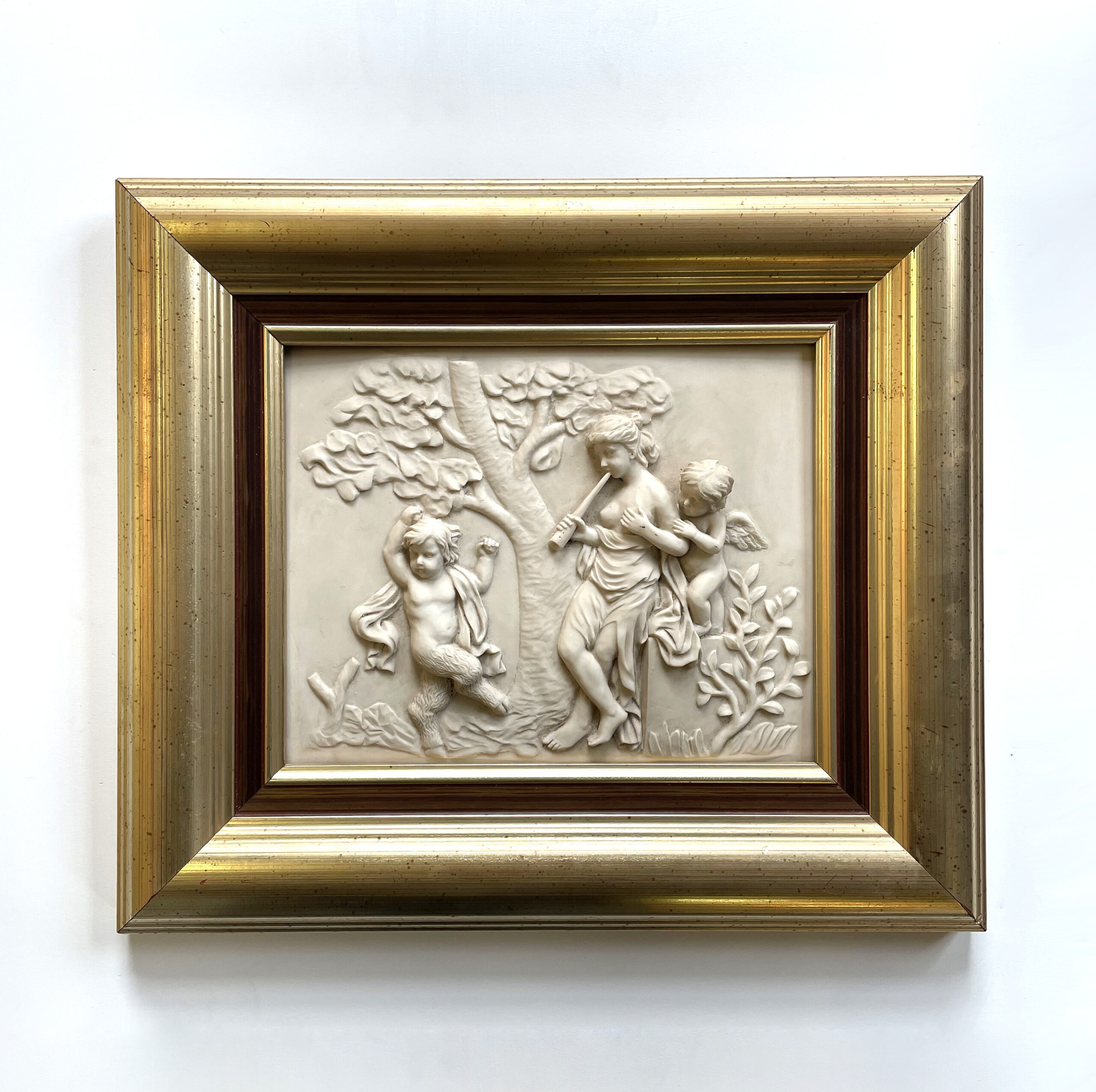 Винтажная картина-барельеф в раме 1960-х годов.