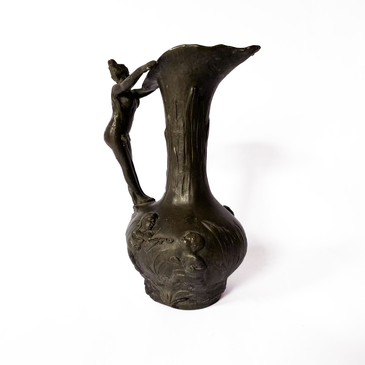 Антикварный кувшин.