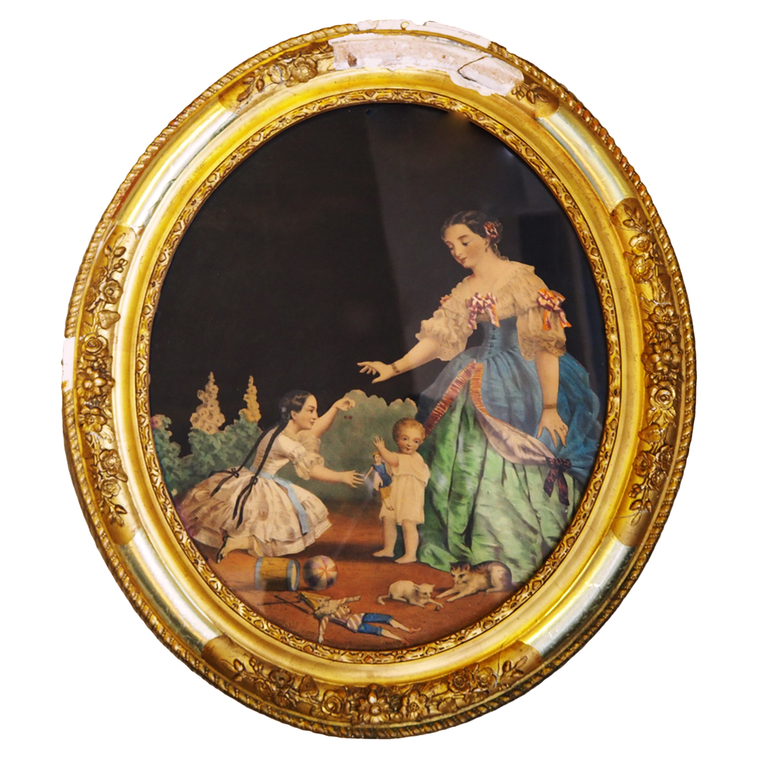 Пара антикварных эстампов “Мать и дети” в овальных рамах.