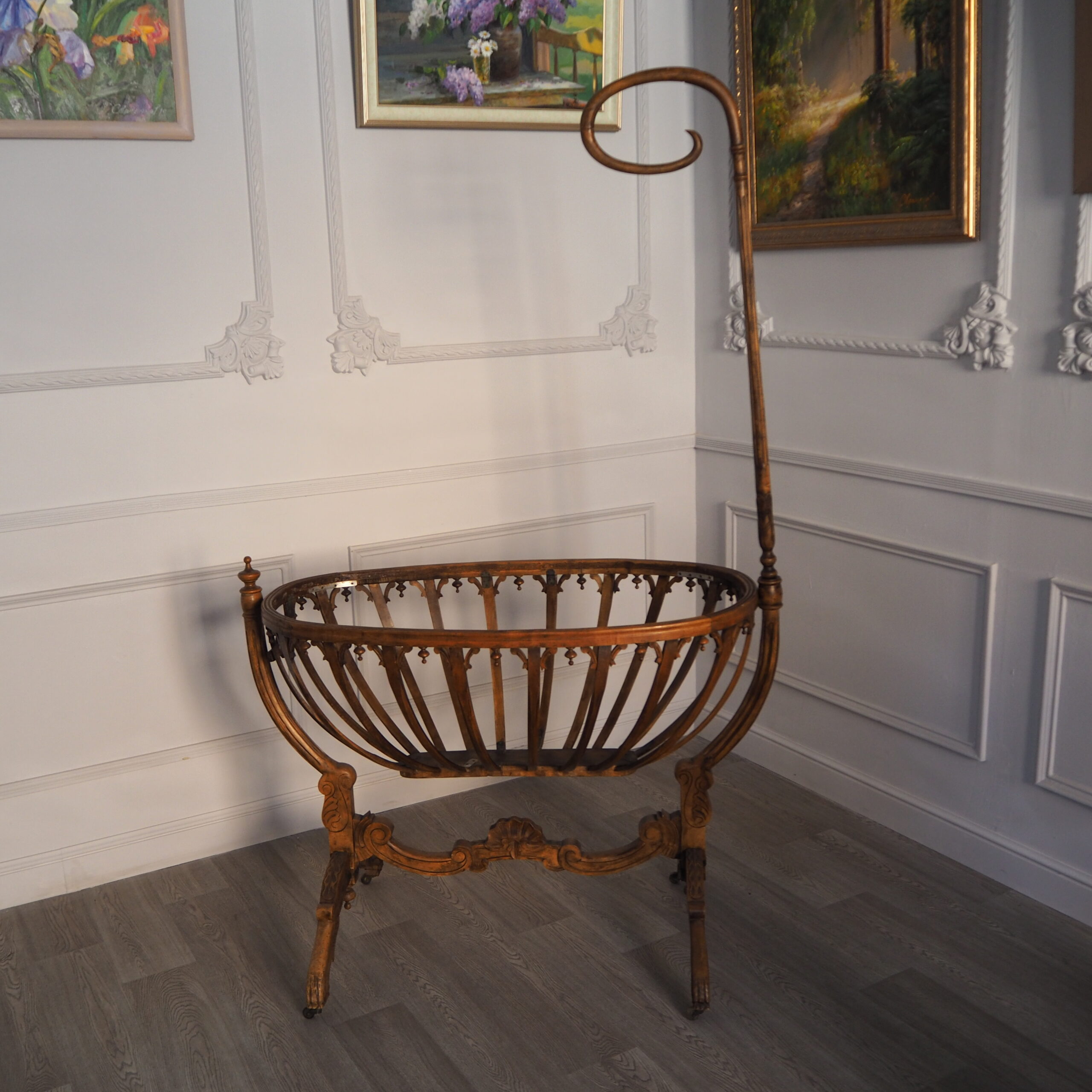 Старинная колыбель.