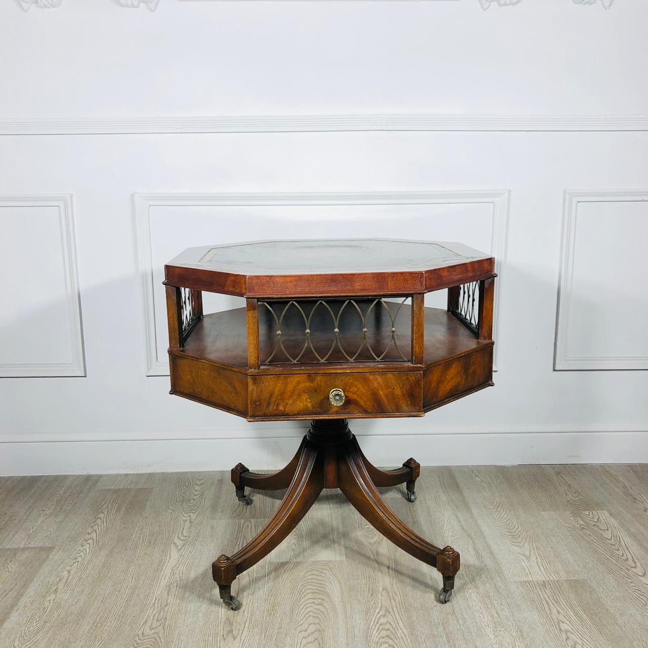 Восьмигранный антикварный столик.