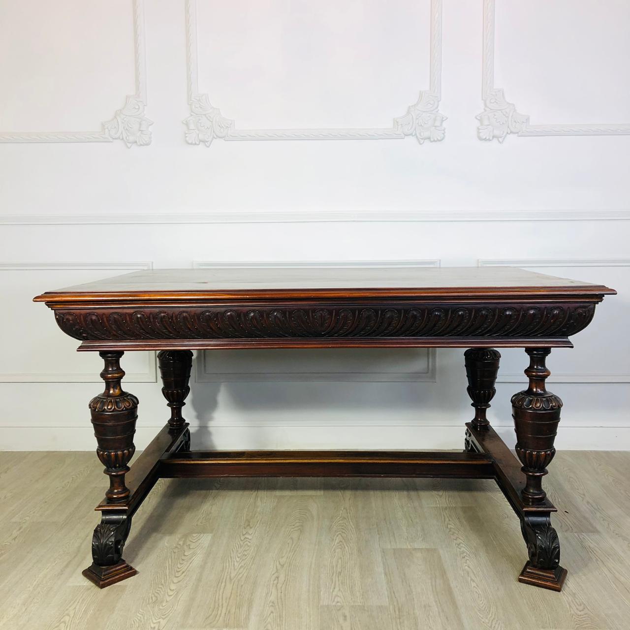 Большой антикварный обеденный стол рубежа XIX-XX веков.