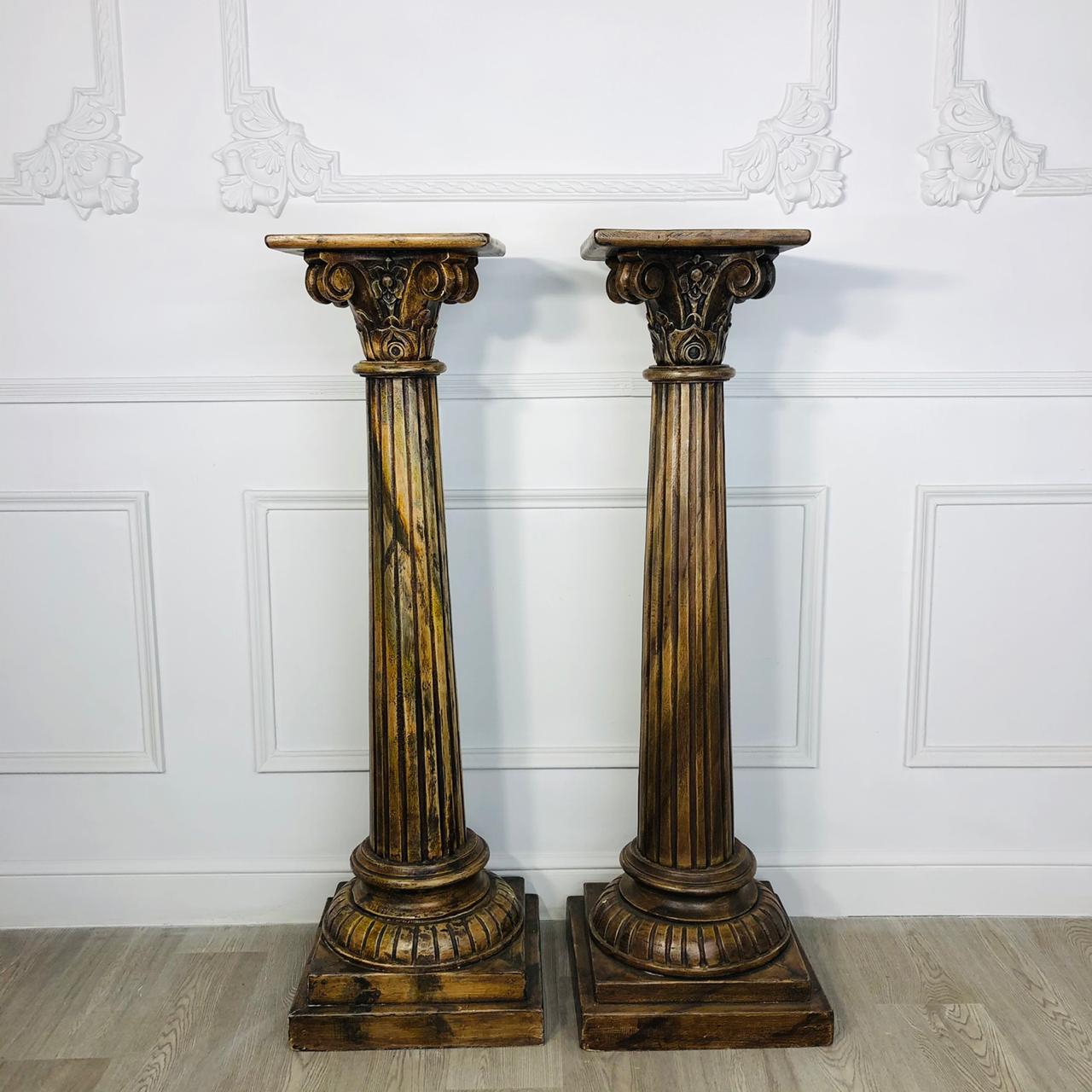 Парные антикварные колонны середины XX века.