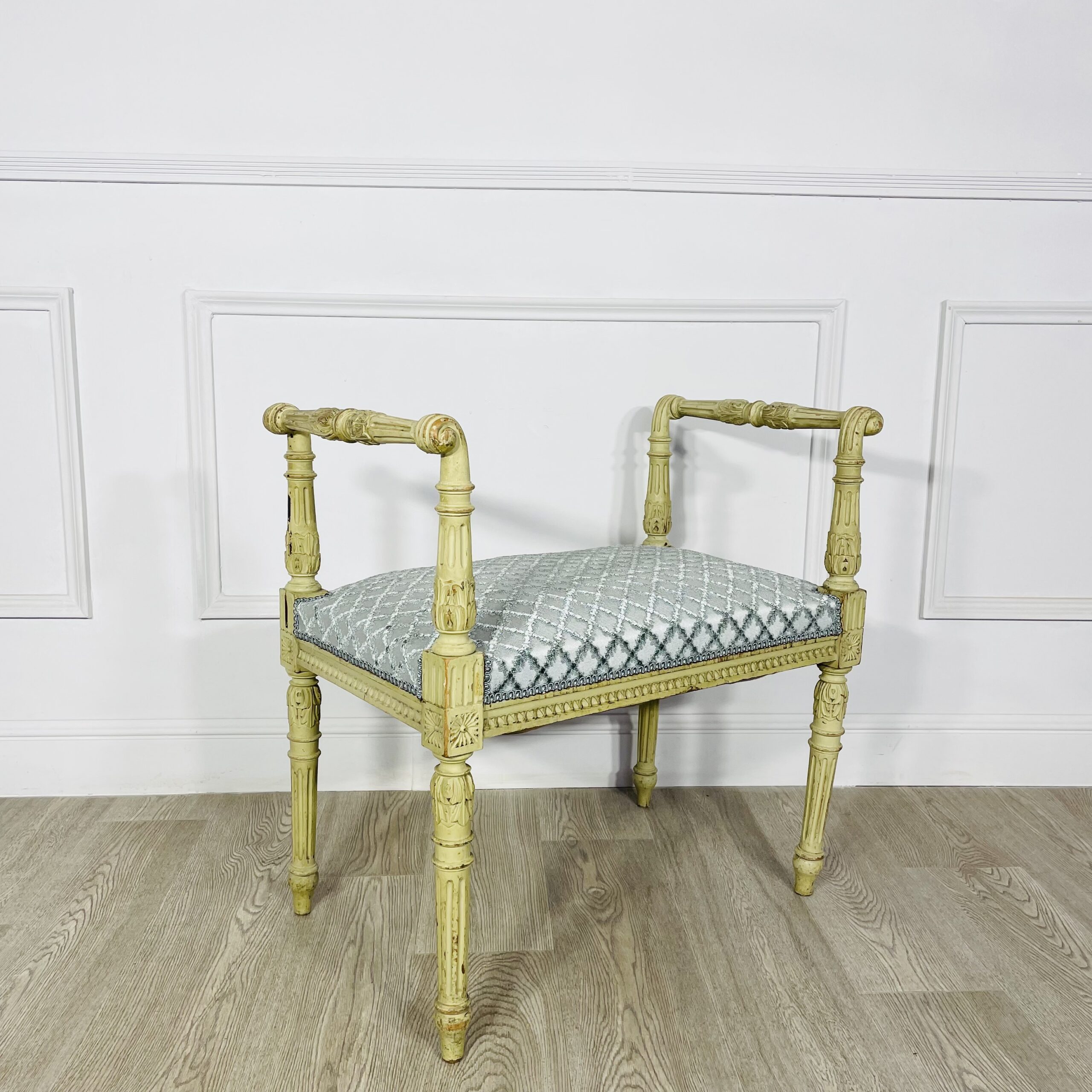 Великолепная антикварная банкетка середины XIX века