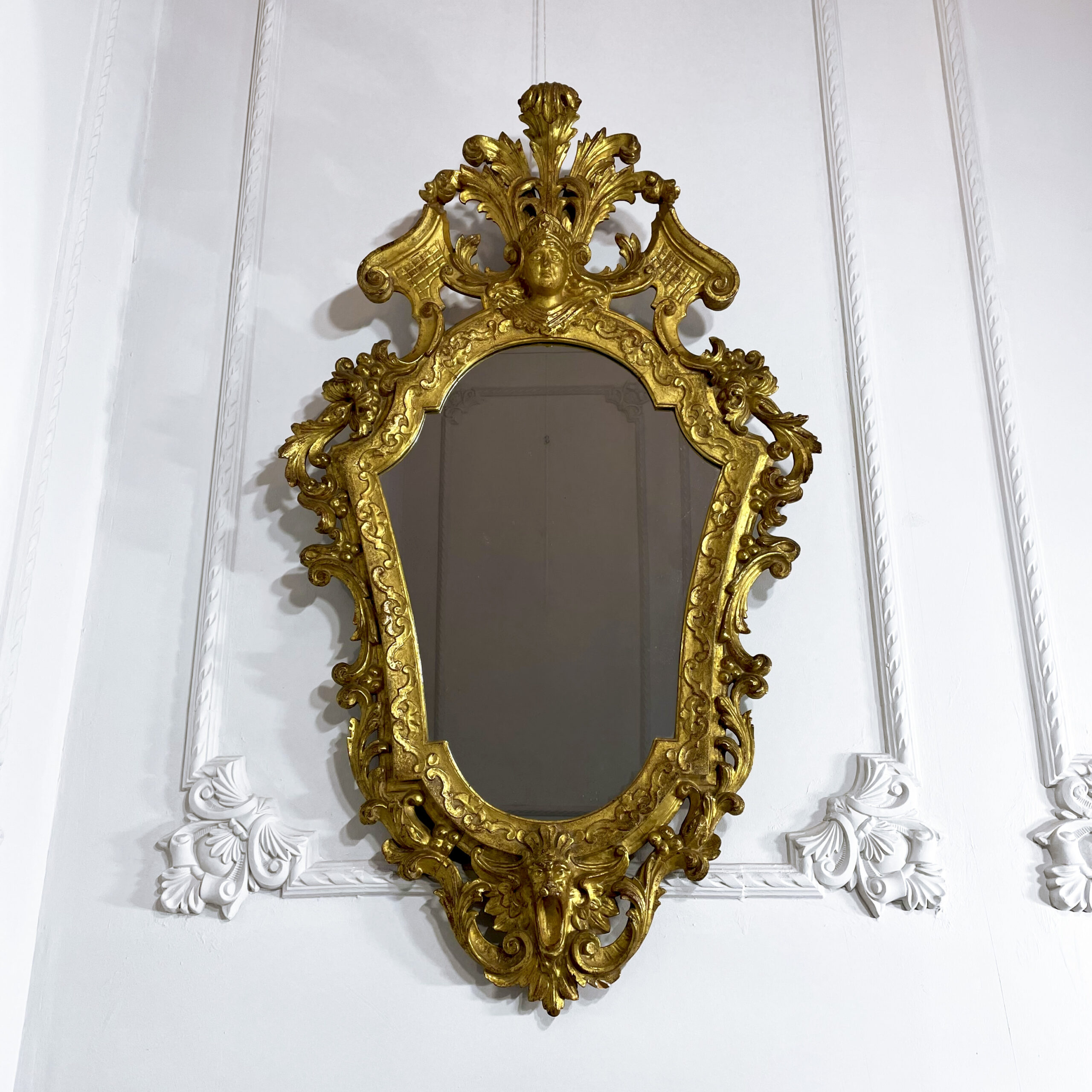 Антикварное зеркало.