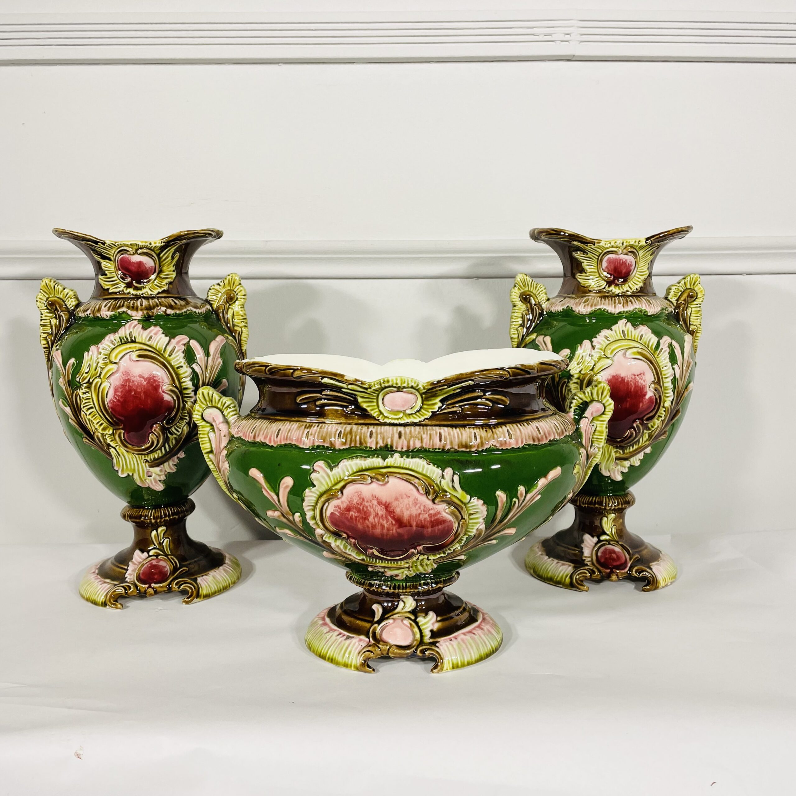 Набор из трёх антикварных ваз начала XX века.