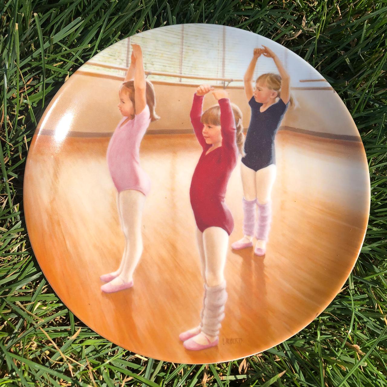 Коллекционная декоративная тарелочка серии “A Swan is born” фабрики Knowles, 1986-1988 гг.