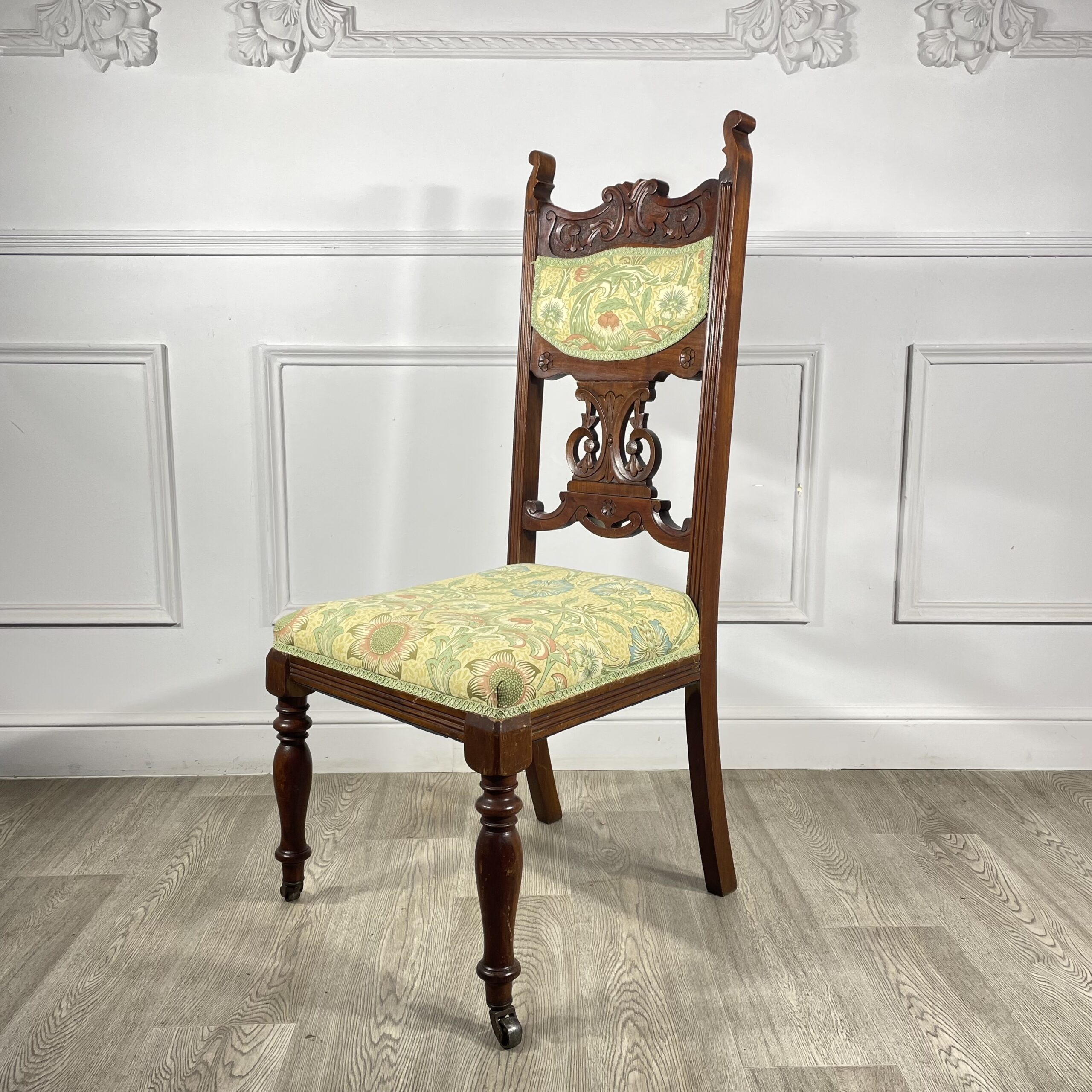 Стул антикварный в стиле модерн начала XX века.