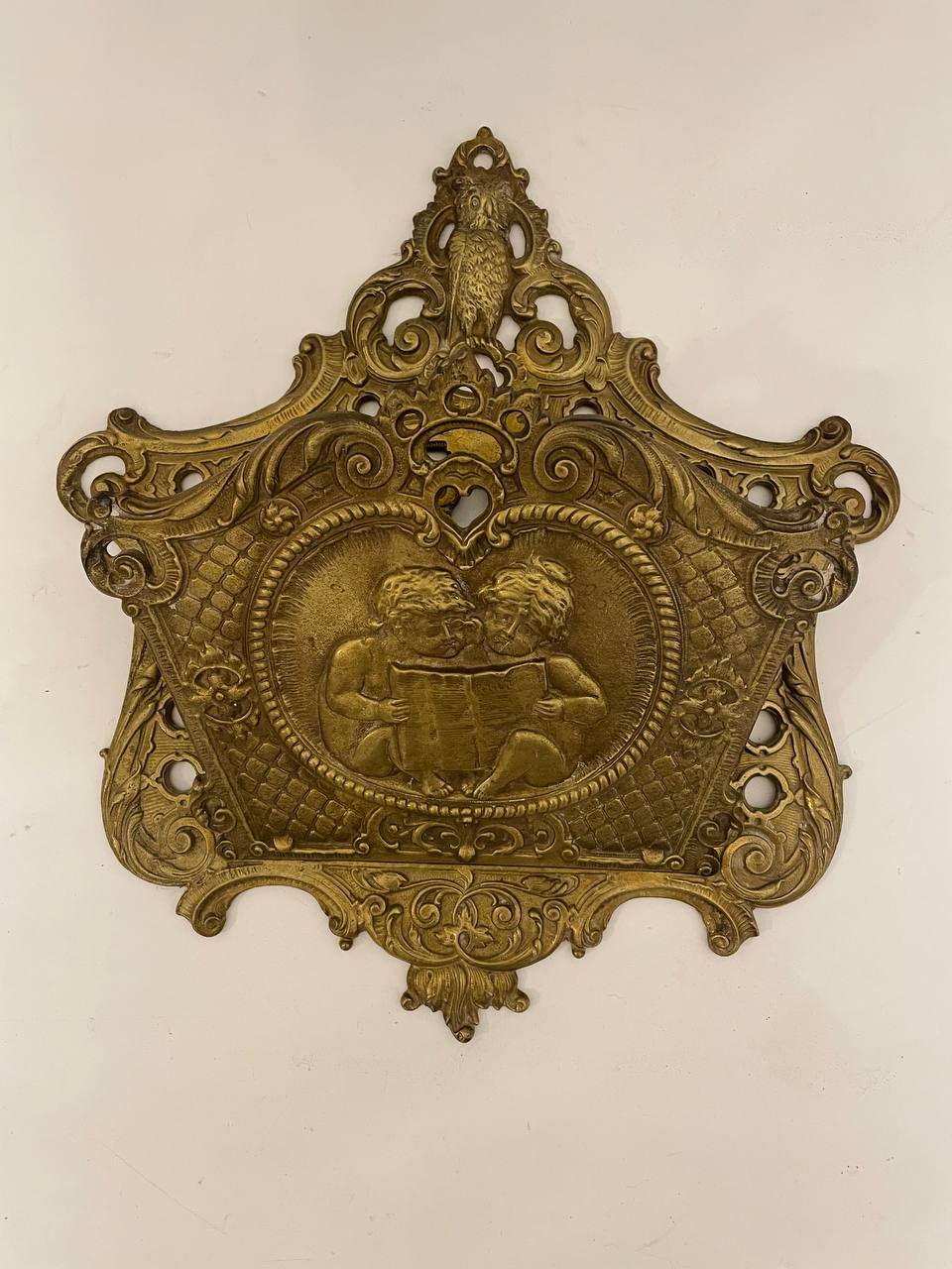 Бронзовая антикварная газетница.