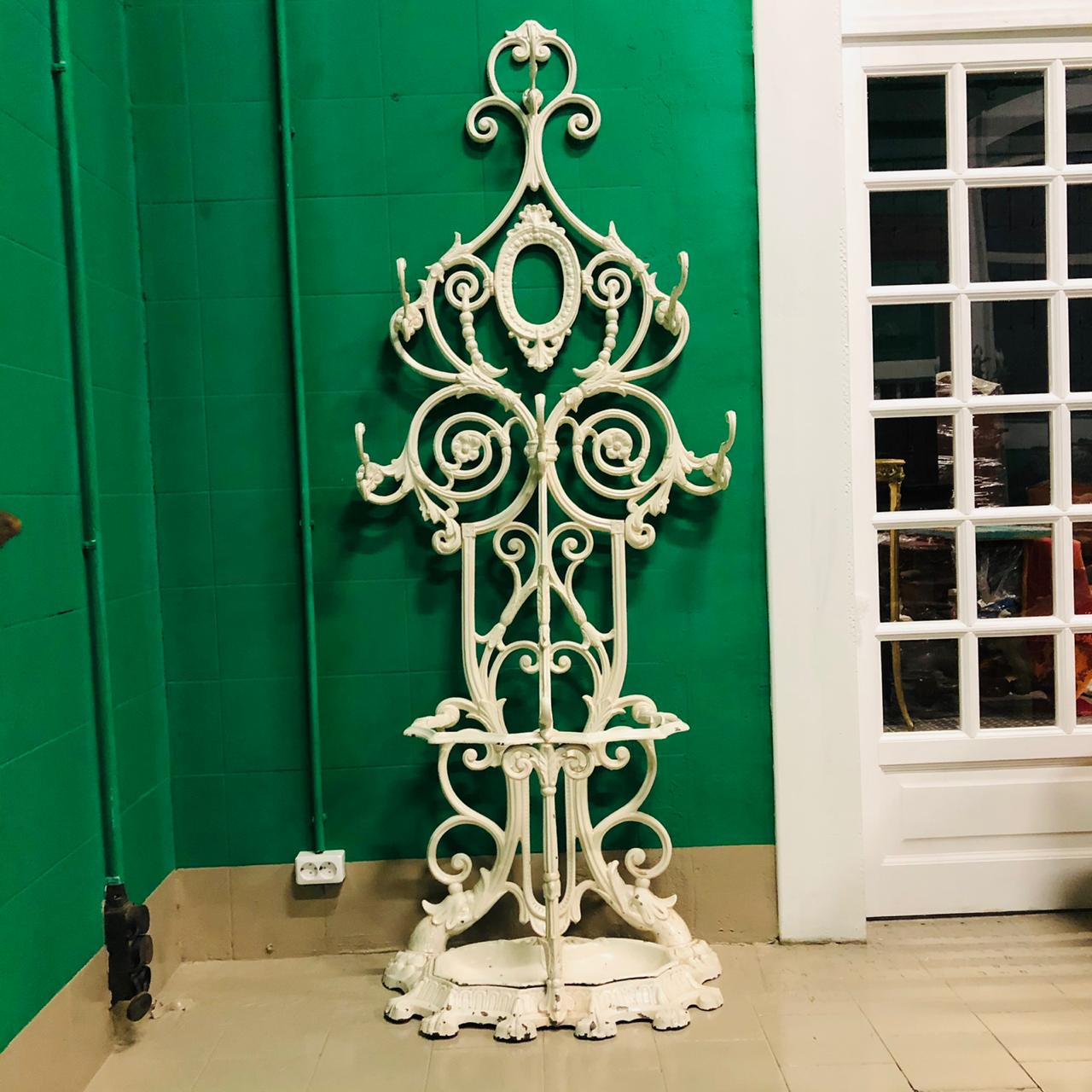 Чугунная антикварная вешалка XIX-XX века