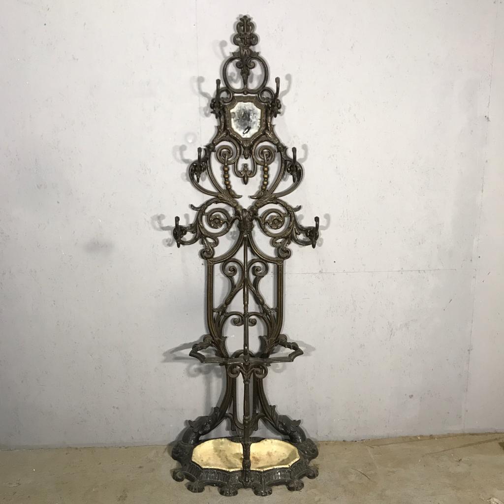 Чугунная антикварная вешалка XIX-XX века.