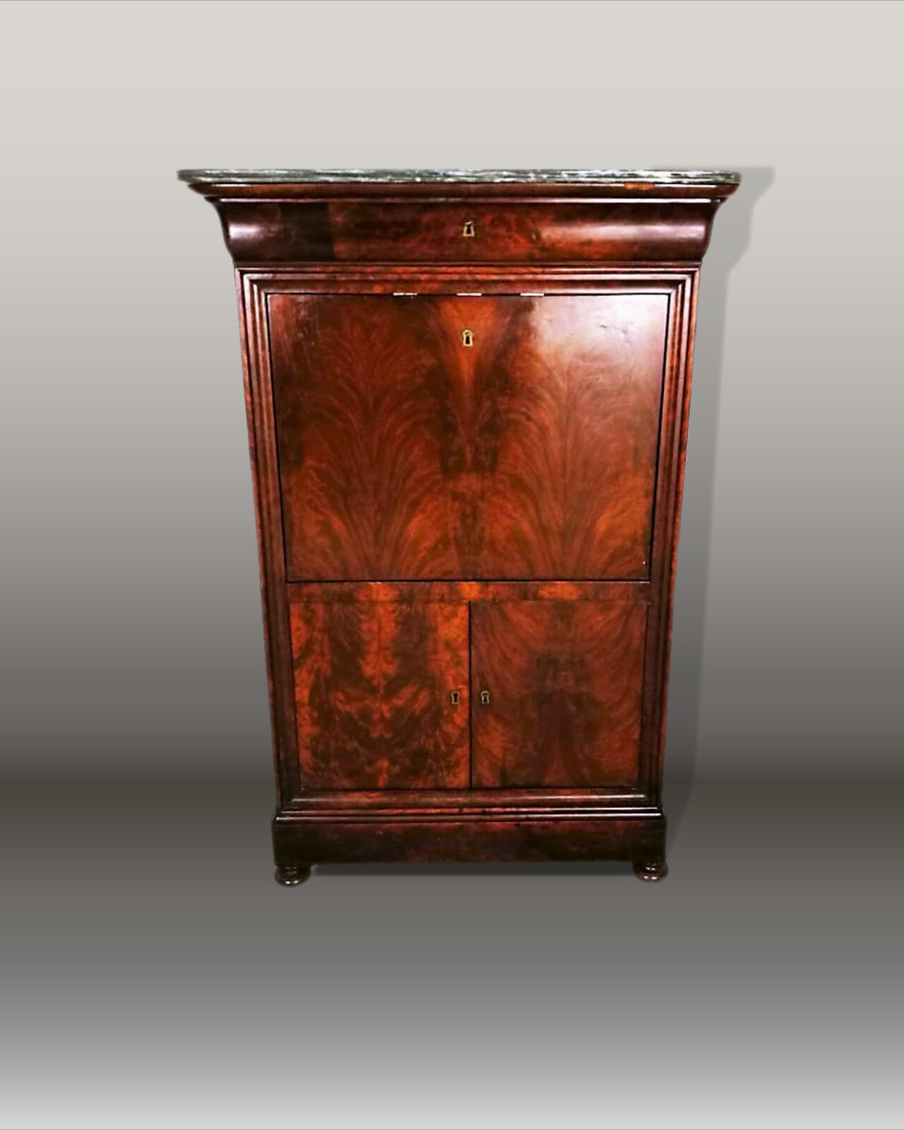 Секретер с секретами антикварный первой половины XIX века.