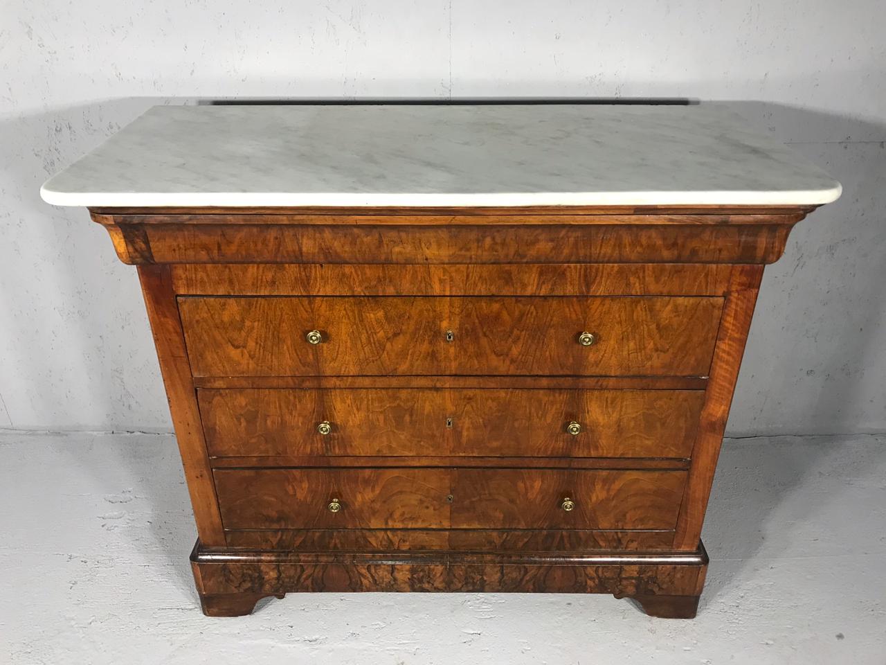 Комод антикварный.