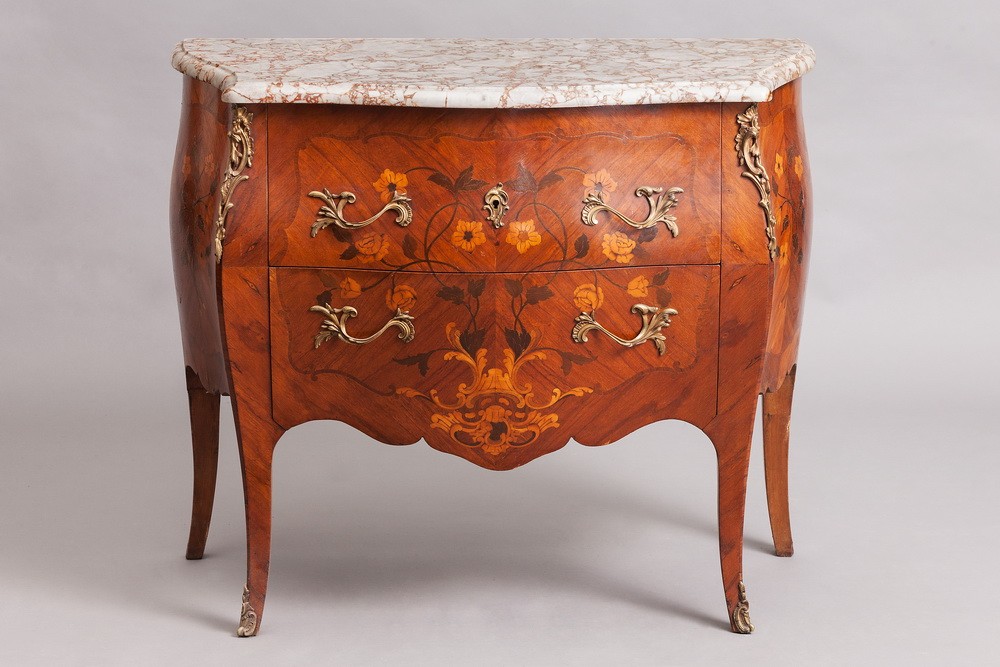 Комод антикварный.