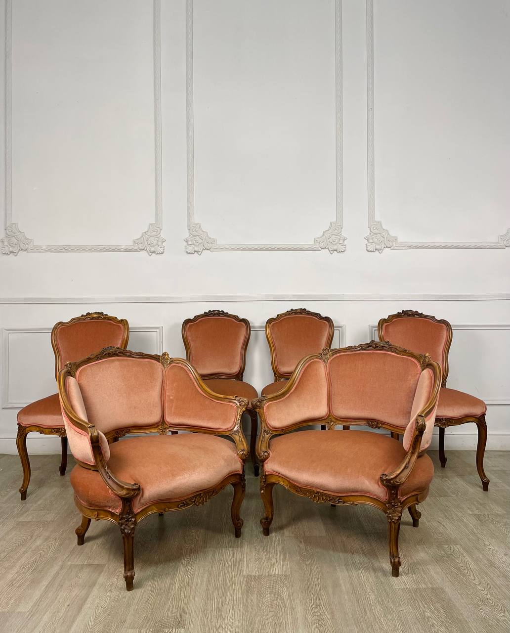 Антикварный гарнитур мягкой мебели «Роза»
