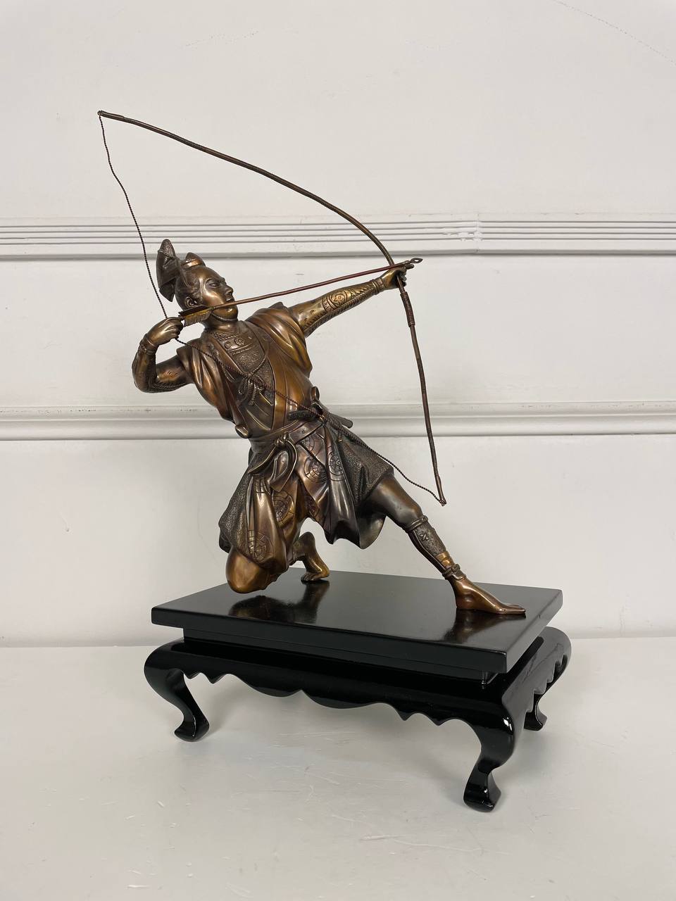 Антикварная бронзовая скульптура «Лучник»