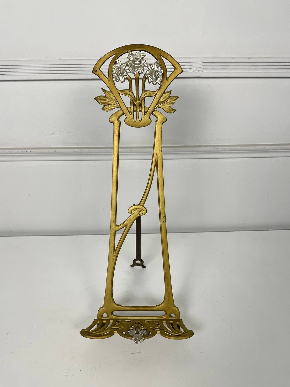 Антикварная подставка Ар-Нуво.