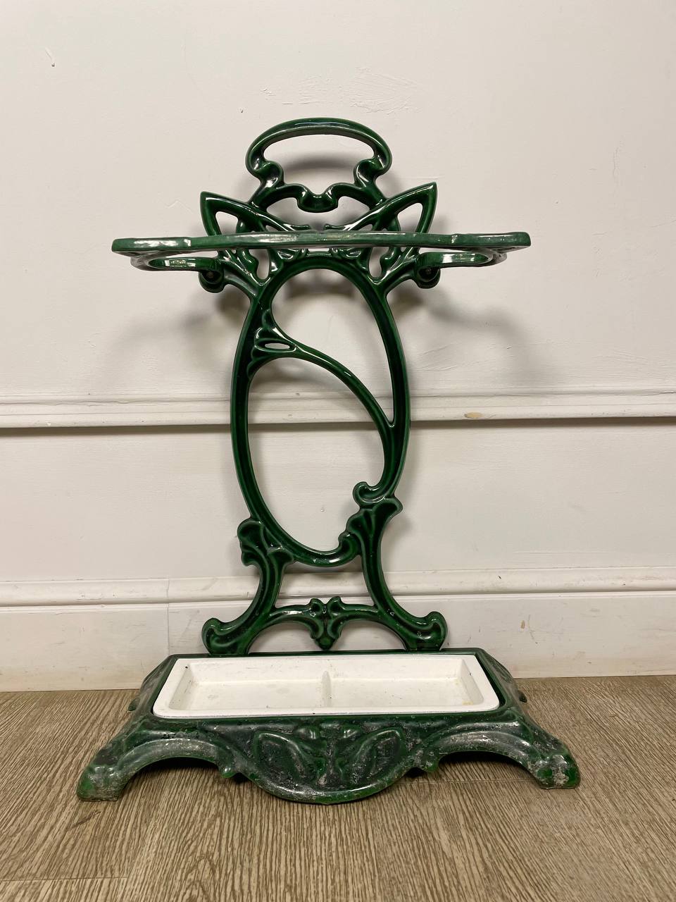 Антикварная зонтница Ар-Нуво.