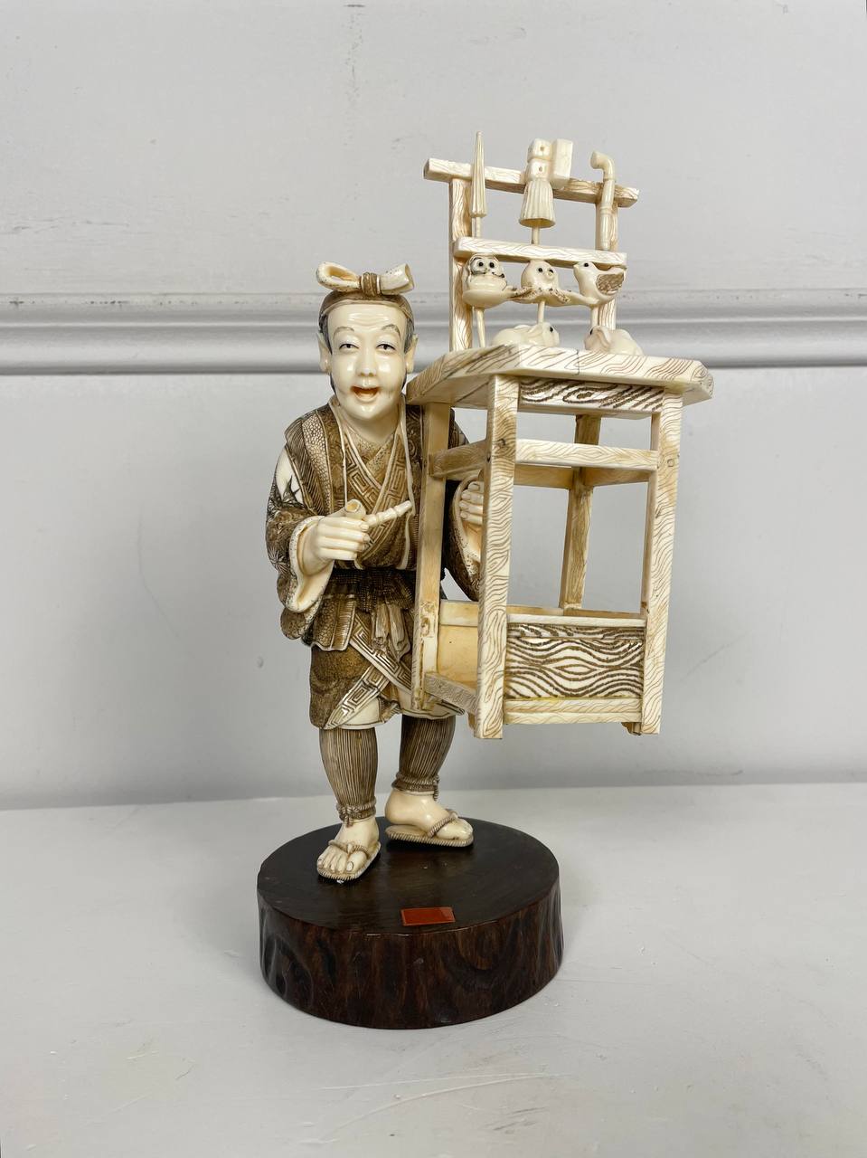 Антикварная статуэтка из кости «Кукольный театр»