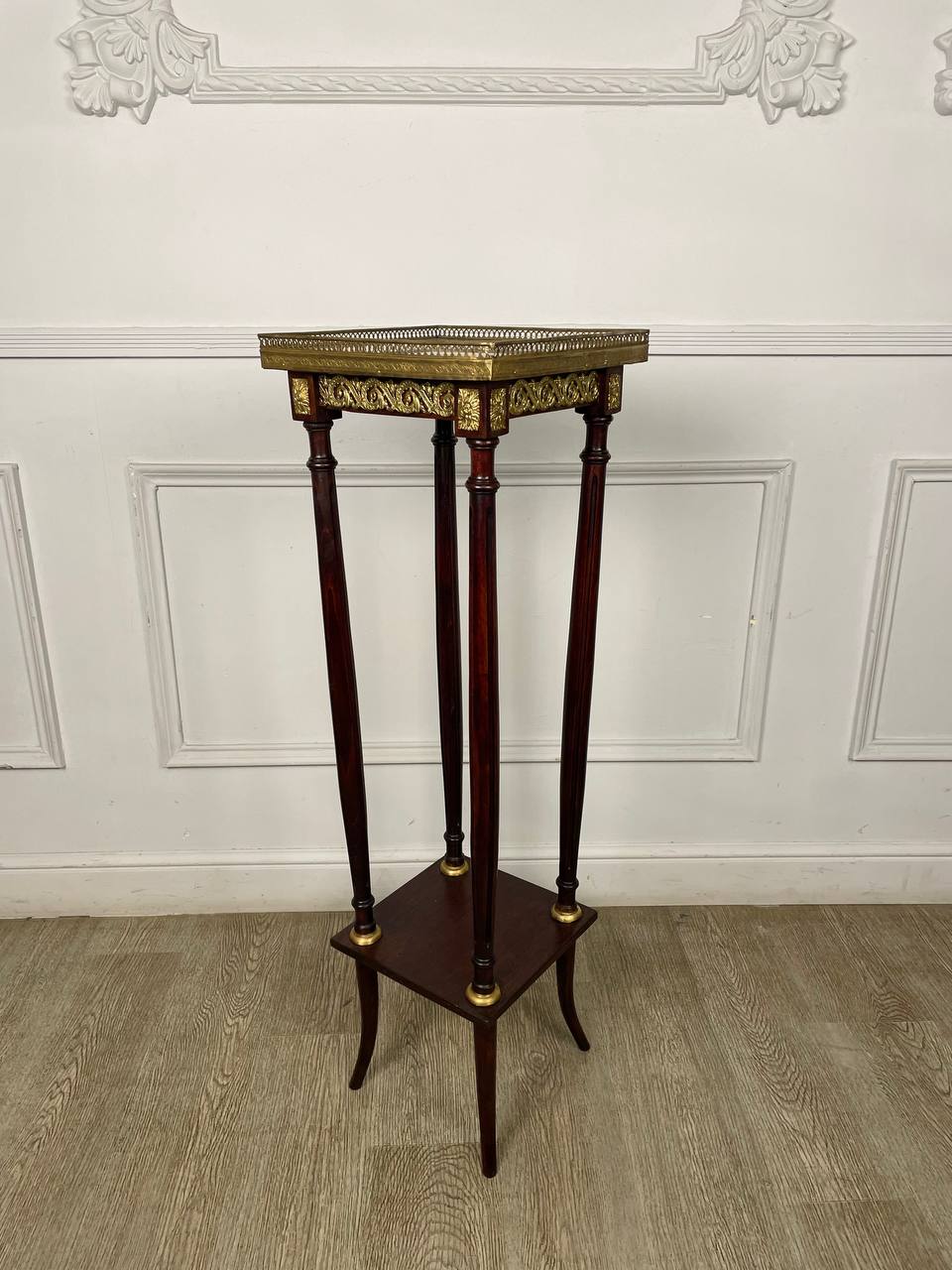 Подставка-пьедестал