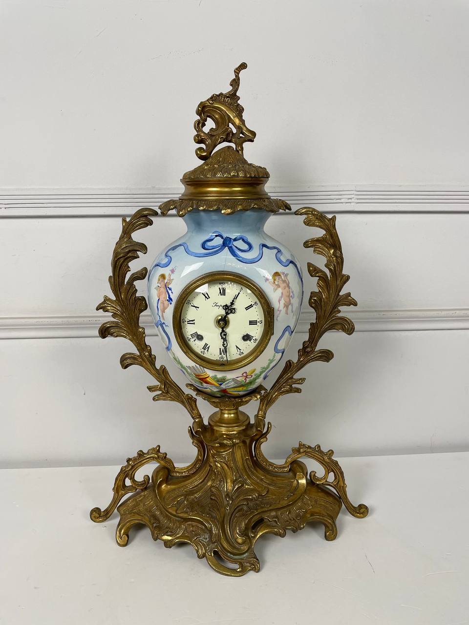 Антикварные часы.