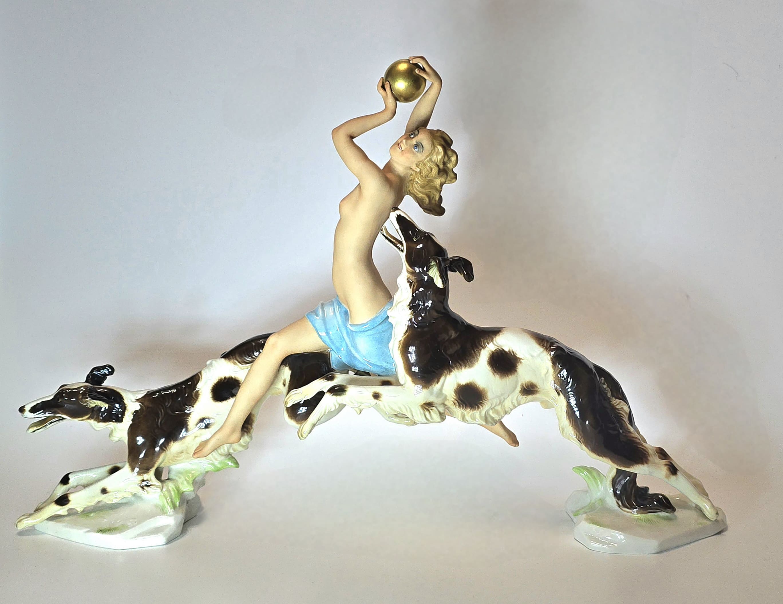 Фарфоровая композиция в стиле ар-деко