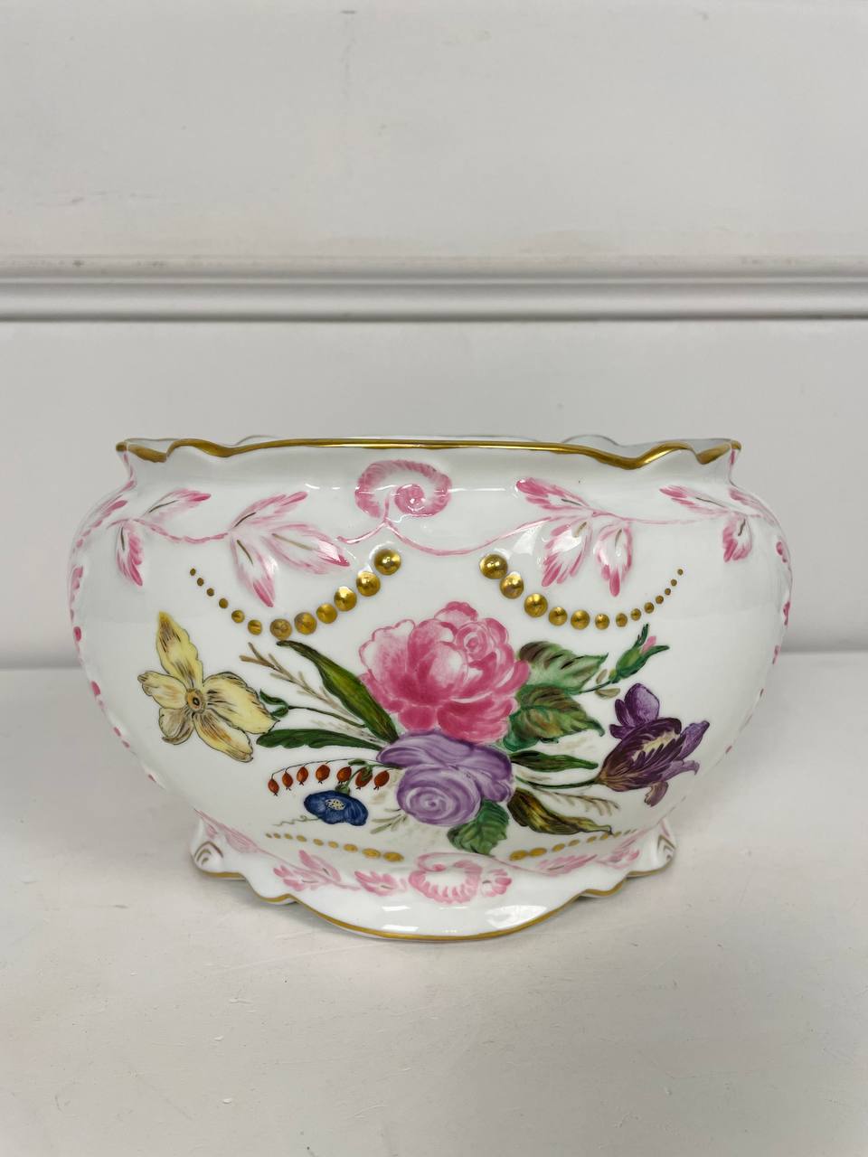 Антикварное кашпо.