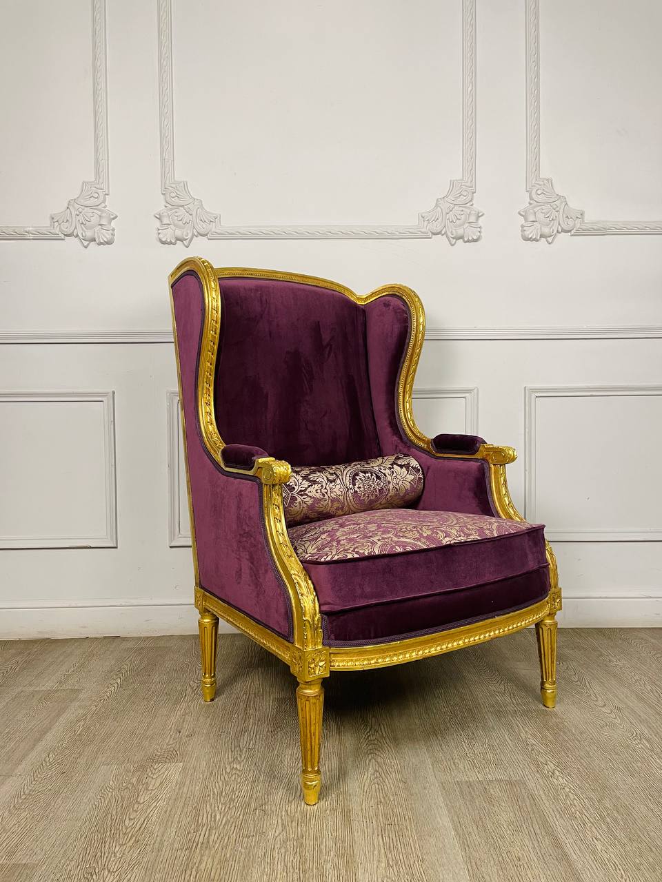 Антикварное Вольтеровское кресло